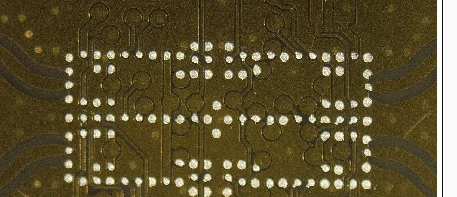 AlN RF substrate with an NSMD solder-bump array