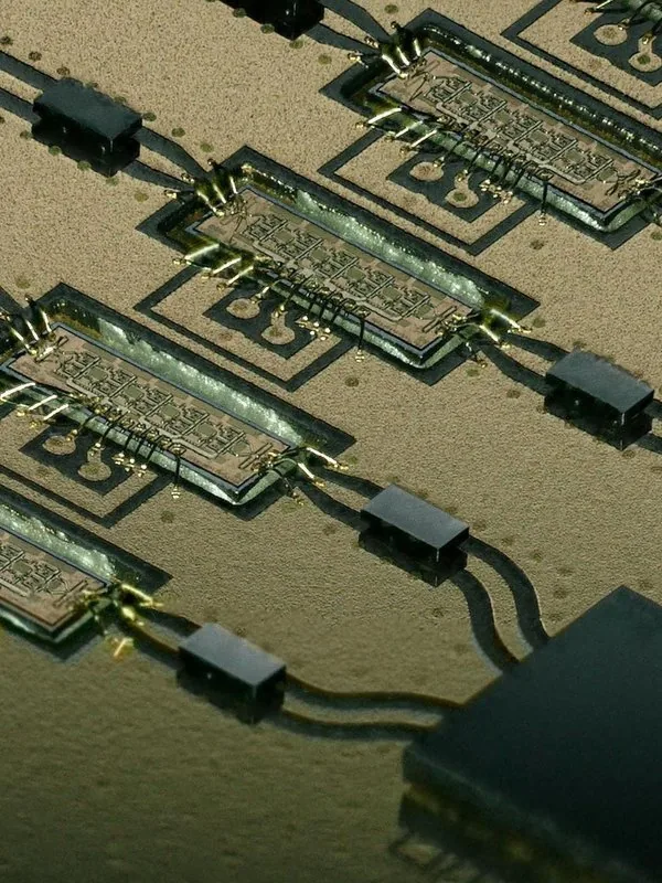 Wire-bonded RF/MMIC modules on a gold substrate — Heisler Semiconductor