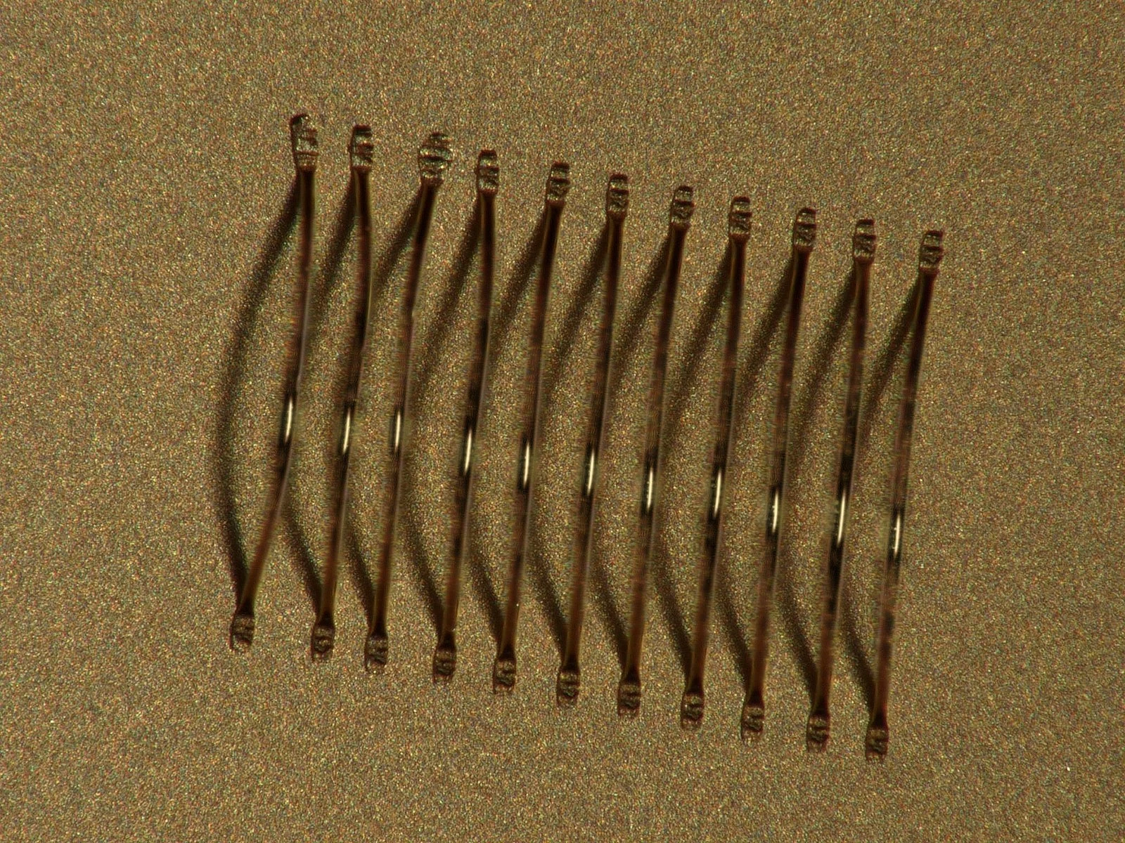 Array of fine gold wire-bond loops on a packaged die — Heisler Semiconductor